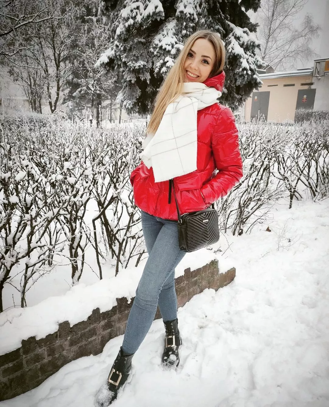 Gorąca Natalia Siemieniecka z zespołu Top Girls zachwyca w zimowej scenerii! Artystka disco polo gotowa na nadchodzące mrozy?! 